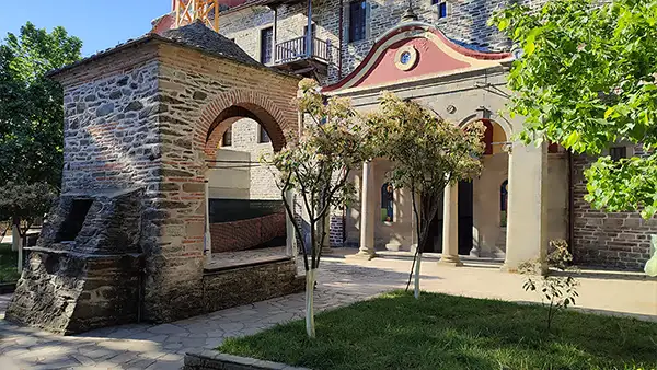 Вход в монастырь Кутлумуш на Афоне