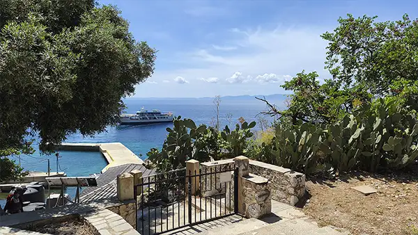 Пристань Афона и корабль для отправления