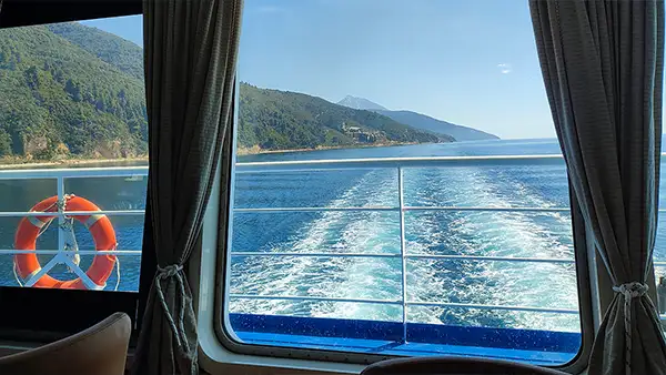 Вид с корабля на удаляющуюся Святую Гору