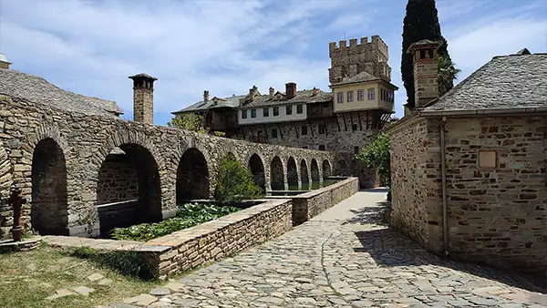 Монастырь Ставроникита на побережье Афона