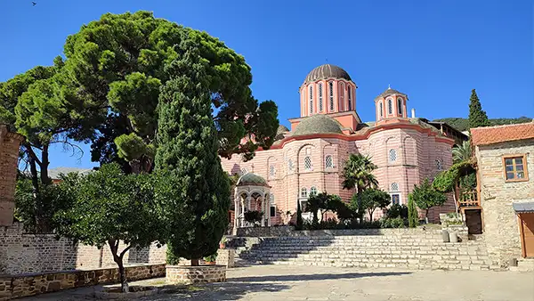 Монастырь Ксенофонт, вид на храм